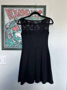 Little Black Cocktail Dress Lace Neckline & Pleated Skirt Women’s Size S Small